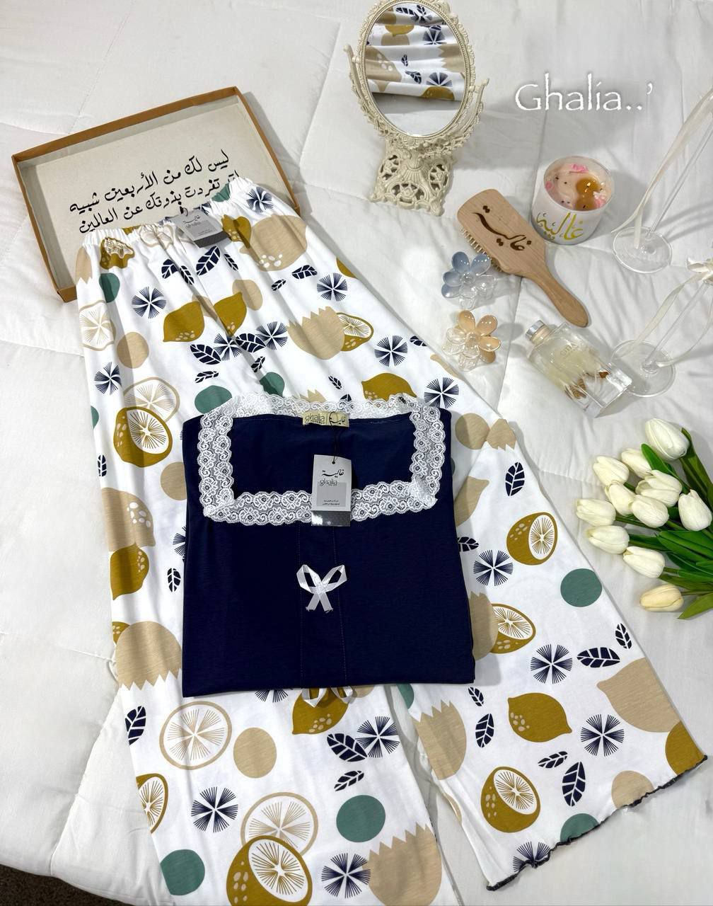 بيجامة ليمون نص كم مطعمه دانتيل كحلي