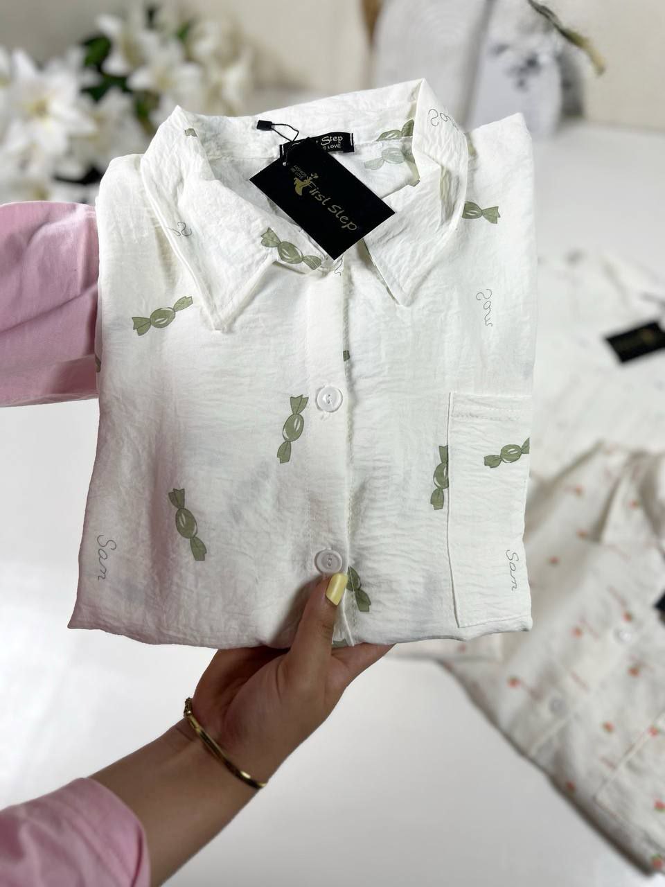 شميز أبيض مطبوع اشكال متعددة